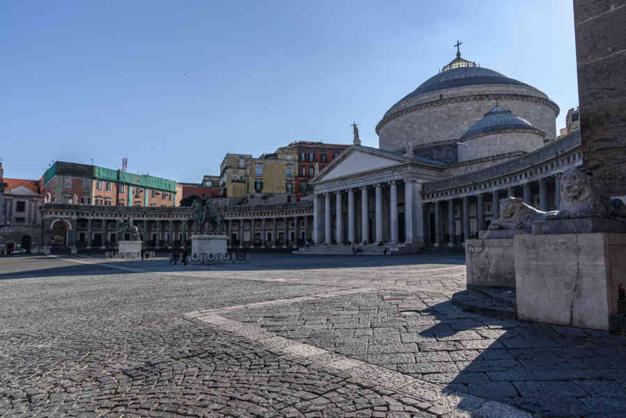 011 - Italia - Nápoles - plaza del Plebiscito - basílica de San Francisco de Paula.jpg